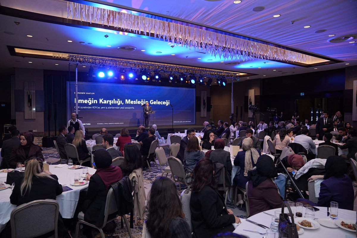 AliKasimTunaTR's tweet photo. Adalet Bakan Yardımcımız Sayın Sedat Ayyıldız'a, AK Parti MDK Üyesi Sayın Aydoğan Ahıakın, AK Parti İstanbul İl Başkanımız Sayın Abdullah Özdemir'e,  İstanbul 2 No'lu Barosu Başkanımız Sayın Yasin Şamlı'ya, İstanbul 2 No'lu Barosu Başkanvekilimiz Sayın Niyazi Paksoy'a Hukukçular Derneği Genel Başkanı Sayın Mehmet Melih Gülseren'e, Oybirliği Derneği Genel Başkanı Sayın Ömer Büker'e, AK Parti İl Gençlik Kolları Başkanımız Sayın Nevzat Yüce'ye, AK Parti Üsküdar İlçe Başkanı Sayın Taha Sarıcaoğlu'na, AK Parti Ataşehir İlçe Başkanı Sayın Burak Çifci'ye ve bu anlamlı günde mesleğimizin birliği ve dirliğini gösteren tüm meslektaşlarıma aday tanıtım toplantımıza katılımları ve verdikleri güçlü destek dolayısıyla şükranlarımı sunuyorum.

Birlikte daha güçlü, yarına daha hazır bir baro için daima çalışmaya devam edeceğiz.

#AvukatınSözüBaronunGücü