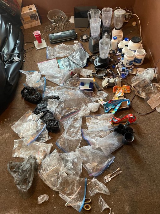 DEATAMPA's tweet photo. DEA Tampa agents keep residents safe by removing a fentanyl dealer from the streets. The criminal possessed 400 grams, which comes out to 400,000 potential deadly doses. 
@DEAHQ @TheJusticeDept https://t.co/swPIMRqn3c