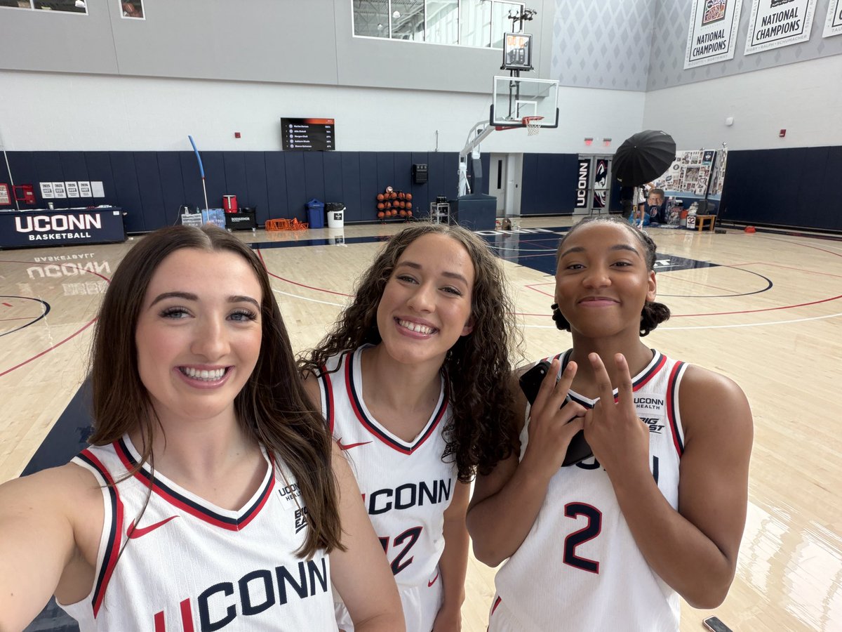 UConnWBB's tweet photo. We love our seniors!!!! ♥️🥹 they grow up so fast

- @allieziebell https://t.co/2WuQsFSsD4