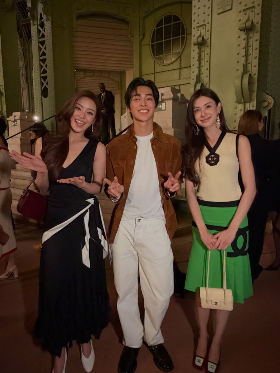 zhaoyufancokr's tweet photo. Keonho with Thai artists Lorena and Natsha!

#KEONHOxCHANELSS27
#CHANELSpringSummer
#KEONHO @CHANEL https://t.co/EfxcboNGRe