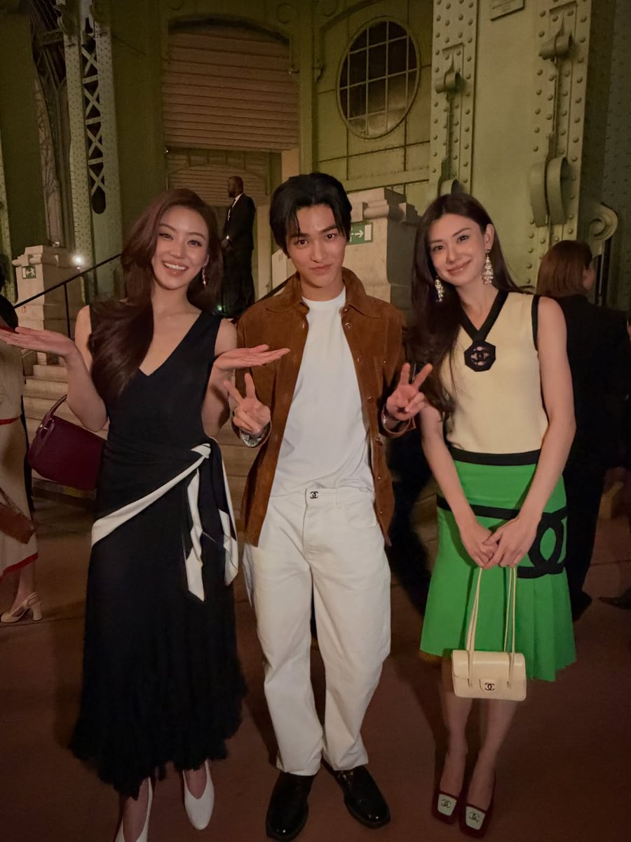 zhaoyufancokr's tweet photo. Keonho with Thai artists Lorena and Natsha!

#KEONHOxCHANELSS27
#CHANELSpringSummer
#KEONHO @CHANEL https://t.co/EfxcboNGRe