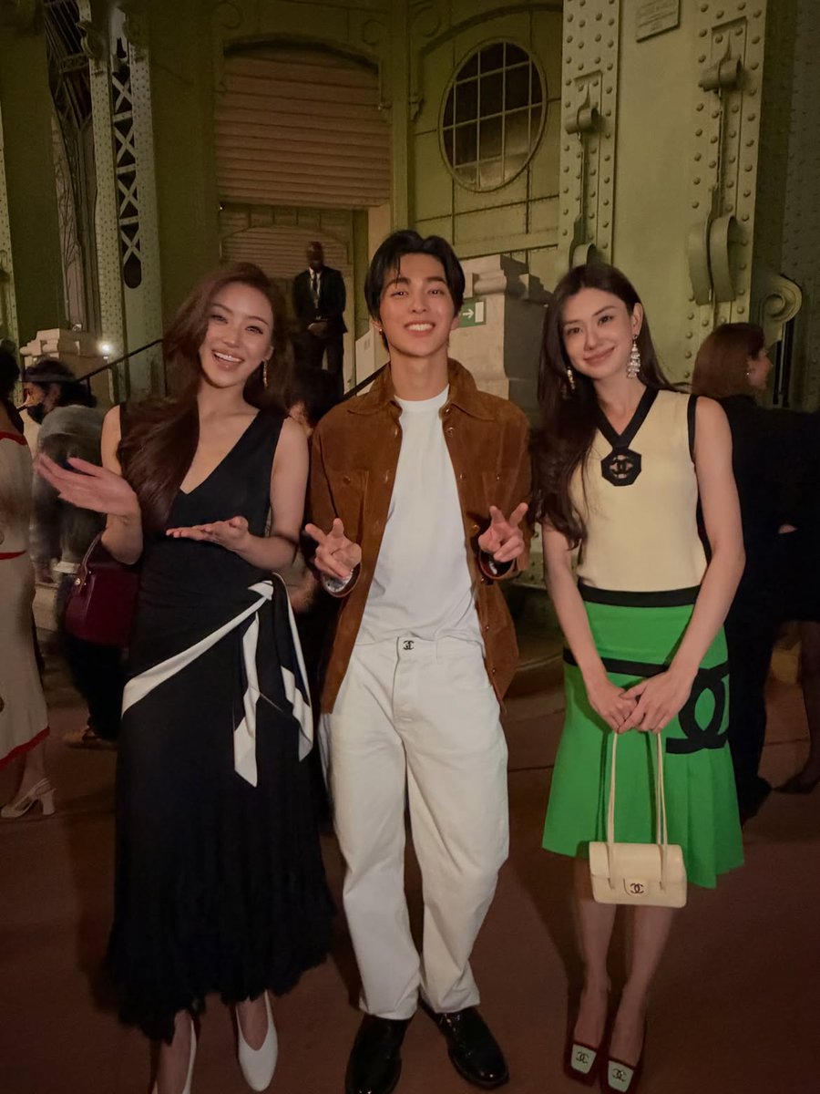 zhaoyufancokr's tweet photo. Keonho with Thai artists Lorena and Natsha!

#KEONHOxCHANELSS27
#CHANELSpringSummer
#KEONHO @CHANEL https://t.co/EfxcboNGRe