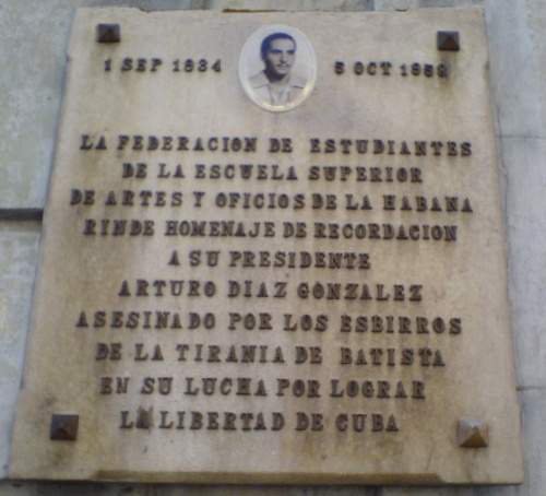 ana_combate45's tweet photo. 🖤El 5 de octubre de 1958, en La Habana, fue asesinado el combatiente revolucionario Arturo Díaz González por esbirros de la dictadura de Fulgencio Batista.

🪦Su vida fue segada en la Novena Estación de la Policía, donde fue salvajemente torturado. https://t.co/HUMFfrgsY3