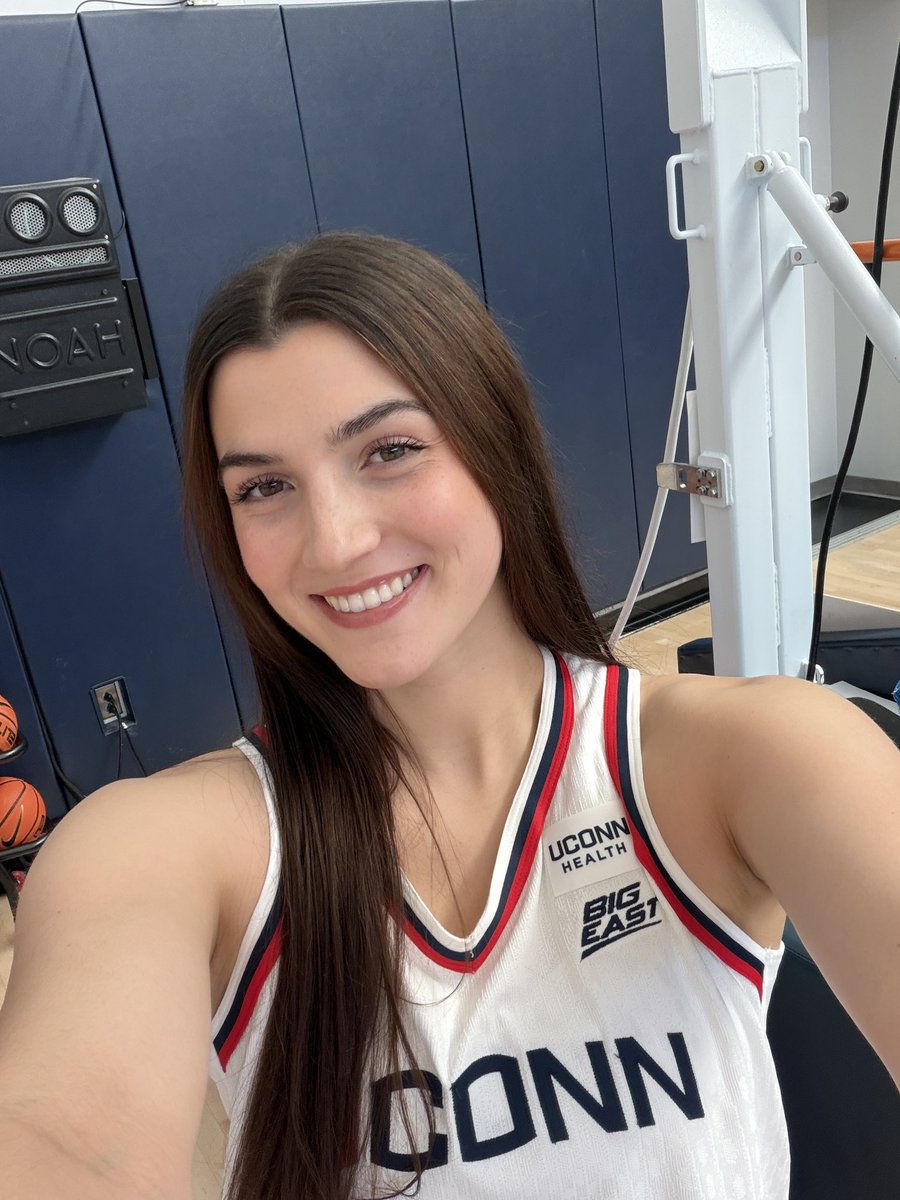 UConnWBB's tweet photo. Media day and Jovana’s b-day!! Best day evaaaa 😝💙😘😝

- @MorganCheli https://t.co/AMfu9OtwgT