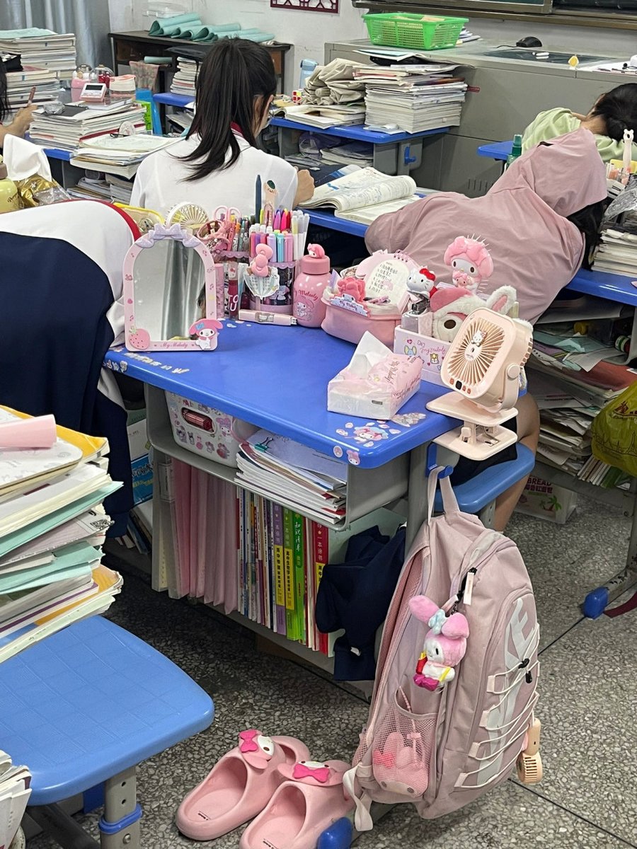 ElizabethSfsfw's tweet photo. [瞎屑加郊纫] no son de mucho ayuda en mis tareas diarias  （注：此处“瞎屑加郊纫”为无实际语义的生僻字，保留原字用于造句） https://t.co/rqn2fyBsuC