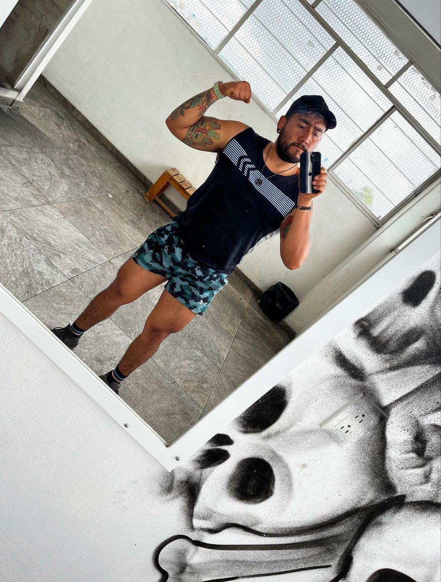 JosmanBM's tweet photo. Me tocó pierna en el gym y me pone bien cachorro 🥵 sentirme las nalgas bien duras 
🤤🍑💪🏾
#ChacalMexa
#CulosPreñables 
#CarneDeGym 
#GymGay https://t.co/7xcb4xXFZC