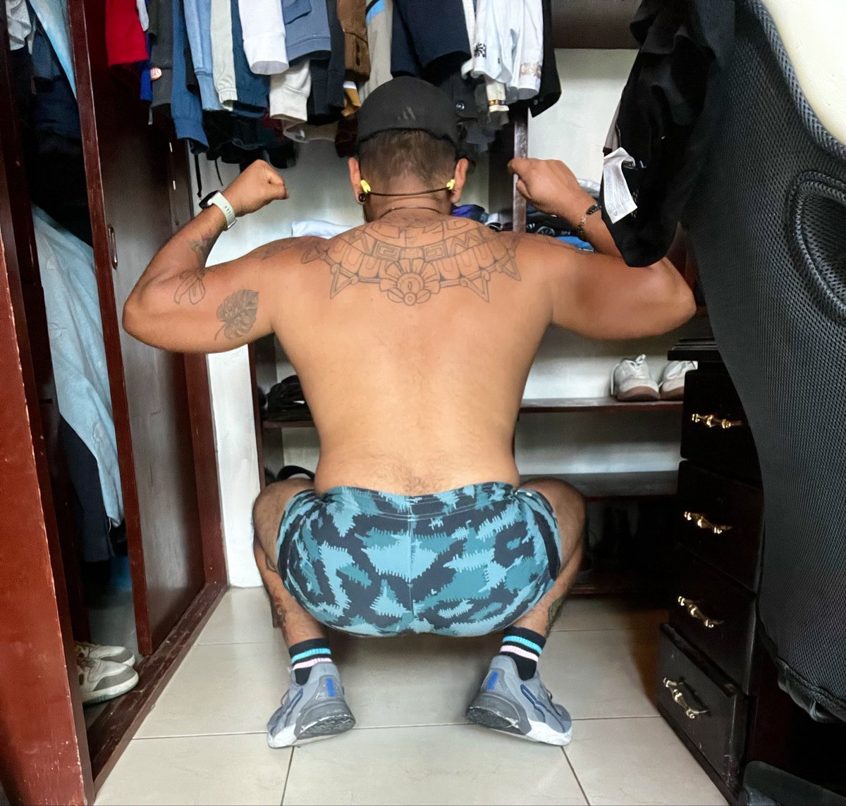 JosmanBM's tweet photo. Me tocó pierna en el gym y me pone bien cachorro 🥵 sentirme las nalgas bien duras 
🤤🍑💪🏾
#ChacalMexa
#CulosPreñables 
#CarneDeGym 
#GymGay https://t.co/7xcb4xXFZC