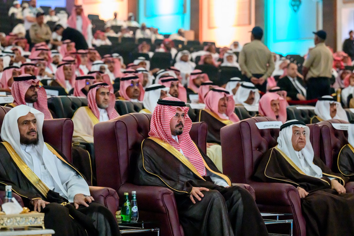 imarat_almadina's tweet photo. سمو أمير منطقة #المدينة_المنورة #سلمان_بن_سلطان يرعى حفل «جائزة أهالي المدينة المنورة للمعلم المتميز»، الذي نظمته @MadinahAward في دورتها الثانية. https://t.co/VsLYOKGcGb