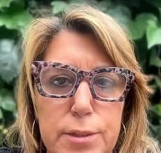 QFueso's tweet photo. Pedro Sánchez le robó las elecciones a Susana Díaz. 

Susana Díaz apoya ahora a Pedro Sánchez. 

El PSOE se ha convertido en una guarida de ladrones sin moralidad ni escrúpulos. https://t.co/bK3Wv5fB3Z