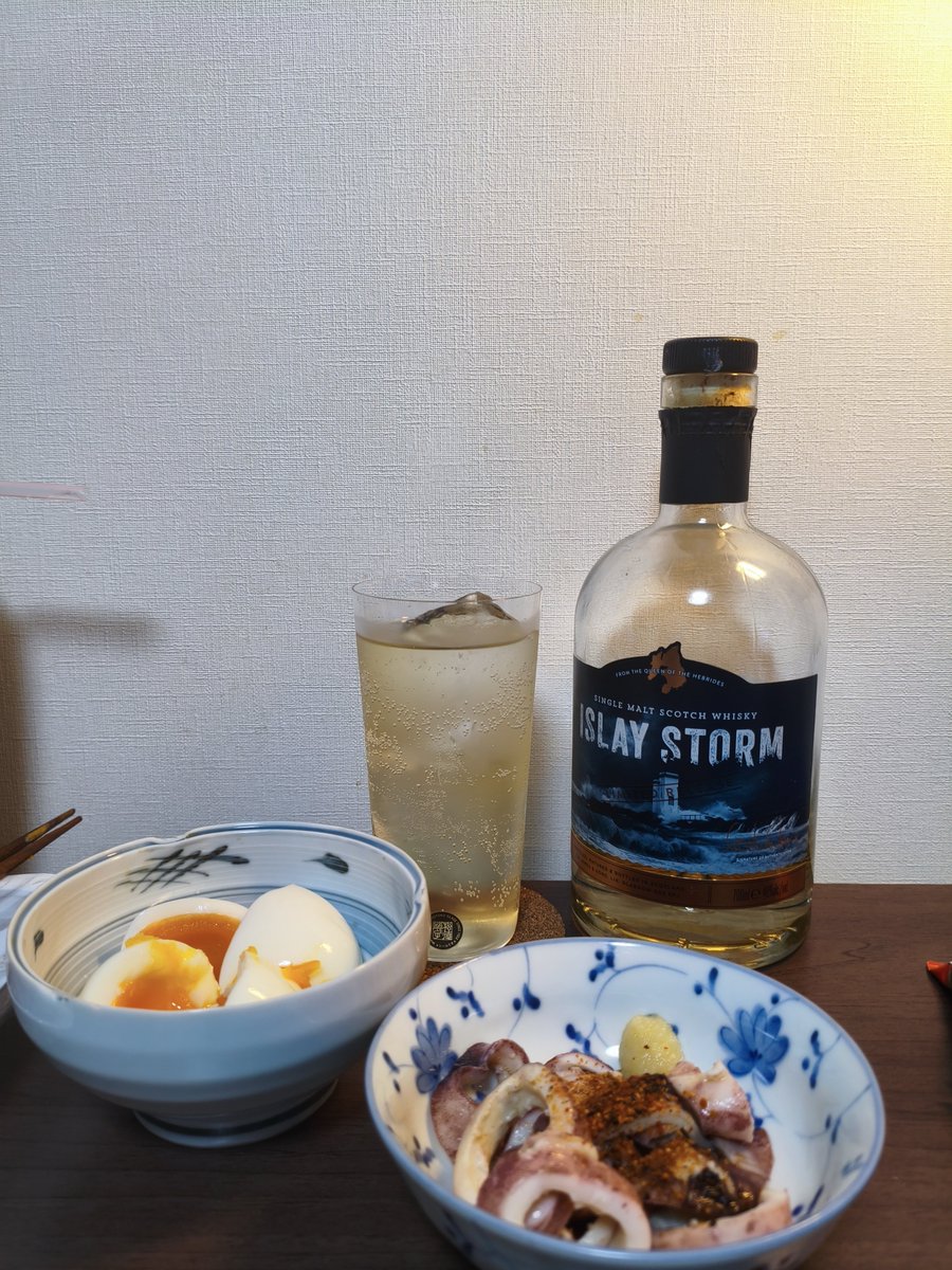 Haru_osake's tweet photo. 本日はアイラストームからのロッホ。

昨日訳あってゆっくり飲めなかったので今日は美味い。

というかアイラストーム、ハイボールめちゃくちゃ美味いからもう底便なの悲しい。
うーん、ロッホ美味いけど今日はピートの気分だからアイラに戻るかも。 https://t.co/W2NAf6Onld