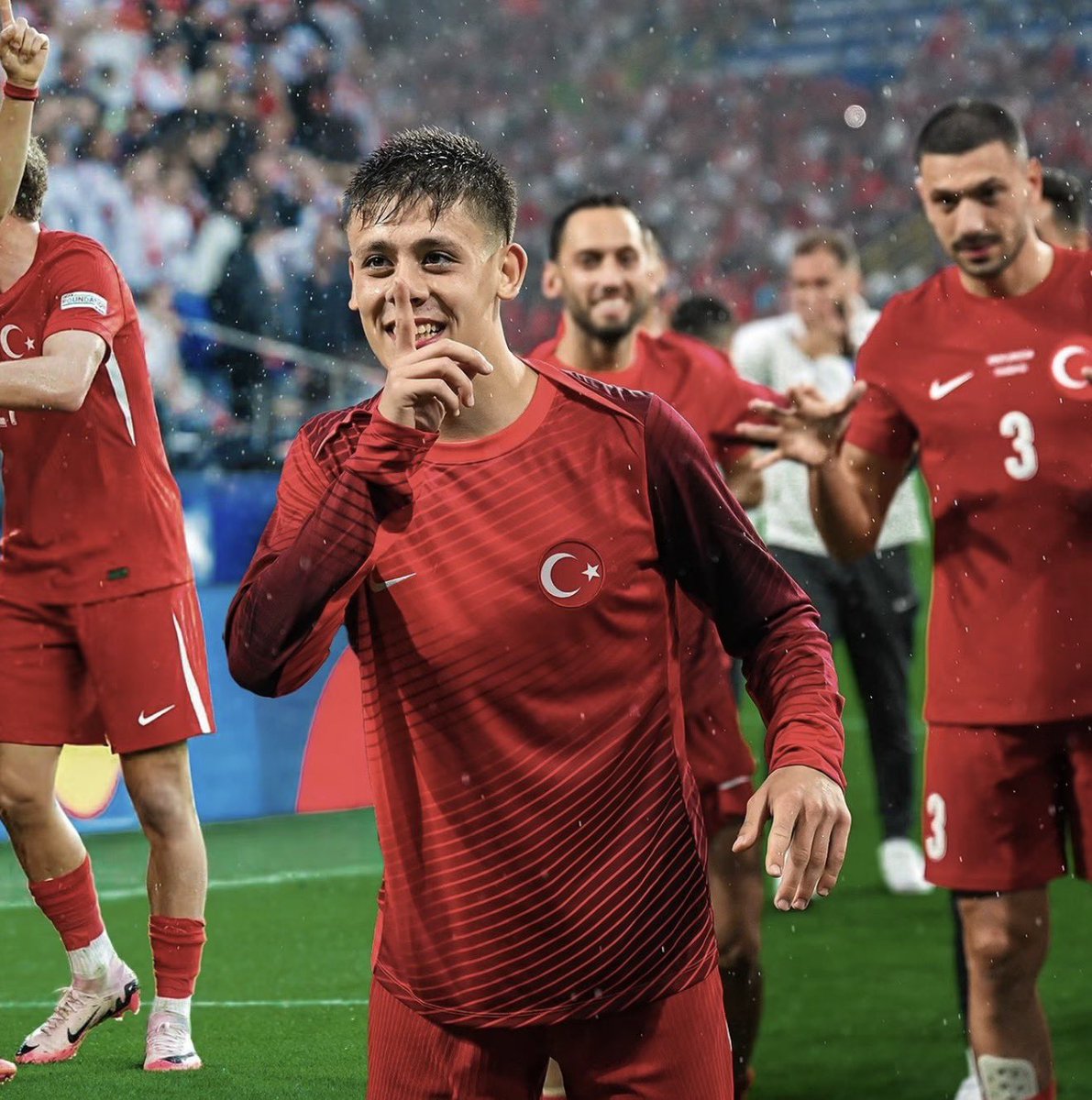 edaakadioglu's tweet photo. ben evimi özledim https://t.co/cXP2FKJgdO