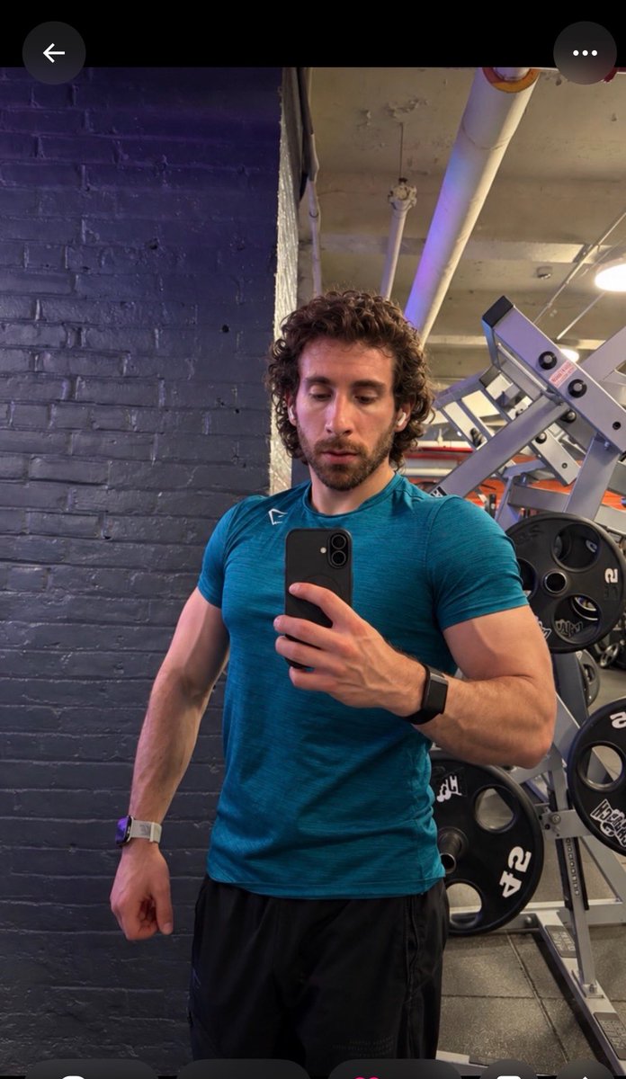 kymitchell1w's tweet photo. Murrayhill Guy is 5’2, Jewish, fat and ugly. His girlfriend is cheating on him so he thinks taking steroids is the only way to get girls. What a loser he’s 37 years old dating a 22 year old. @nikitabier he needs to be off the app it’s not right https://t.co/4jsXZh5WOp