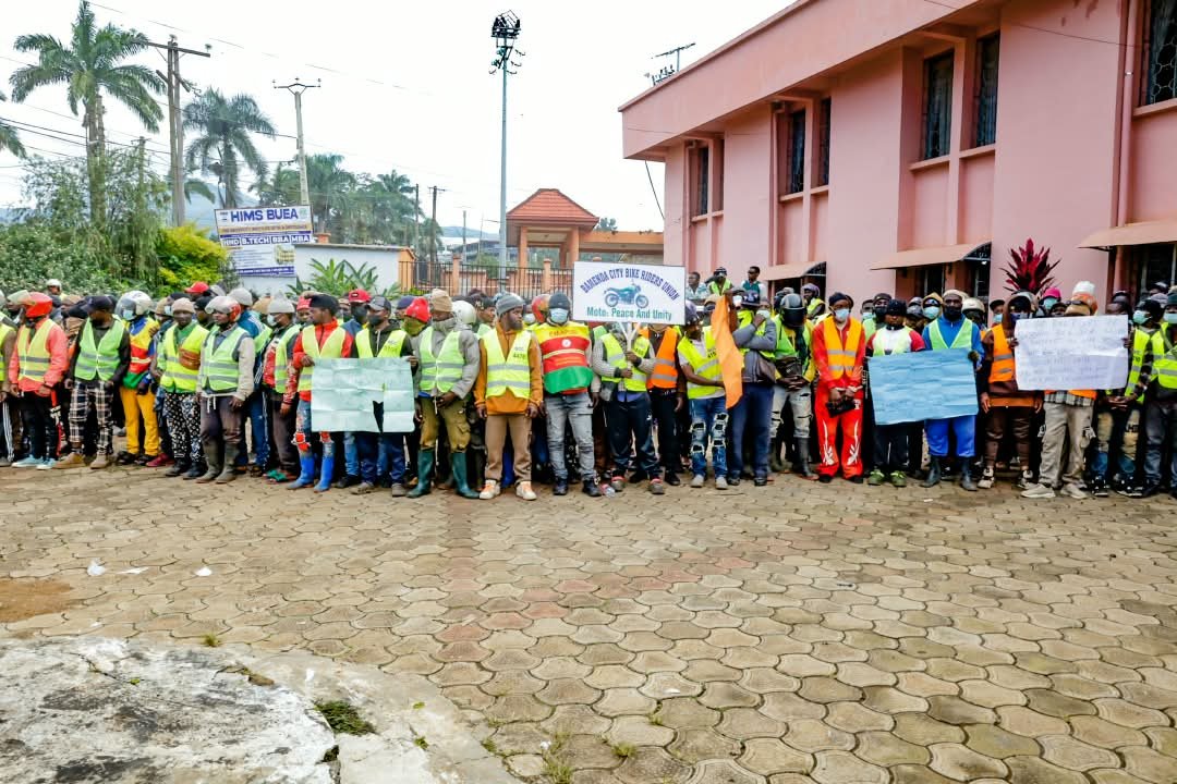 MinatDivcom's tweet photo. MINAT Atanga Nji Paul has ordered stronger enforcement of the identification of commercial motorcycle riders in the North-West. He said the sensitisation phase is over and called for full compliance with identification, registration, number plates and other security requirements. https://t.co/scDTvGR8ap