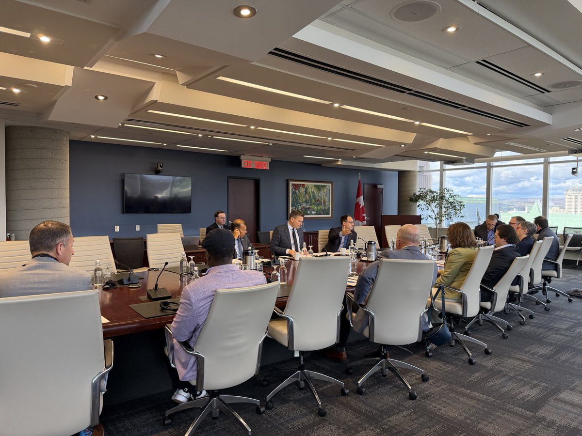 JZerucelli's tweet photo. Les travailleuses et les travailleurs contribueront à façonner la conception et l'utilisation de l'IA au Canada.

Aujourd'hui, j'ai pris part à la première réunion du Conseil consultatif sur l'IA et le travail, avec le ministre Evan Solomon et le sénateur Hassan Yussuff.

Nous avons parlé de formation professionnelle, de soutien aux travailleuses et aux travailleurs, et de l'avenir de l'IA au Canada.

Nous serons toujours aux côtés des travailleuses et des travailleurs du Canada.