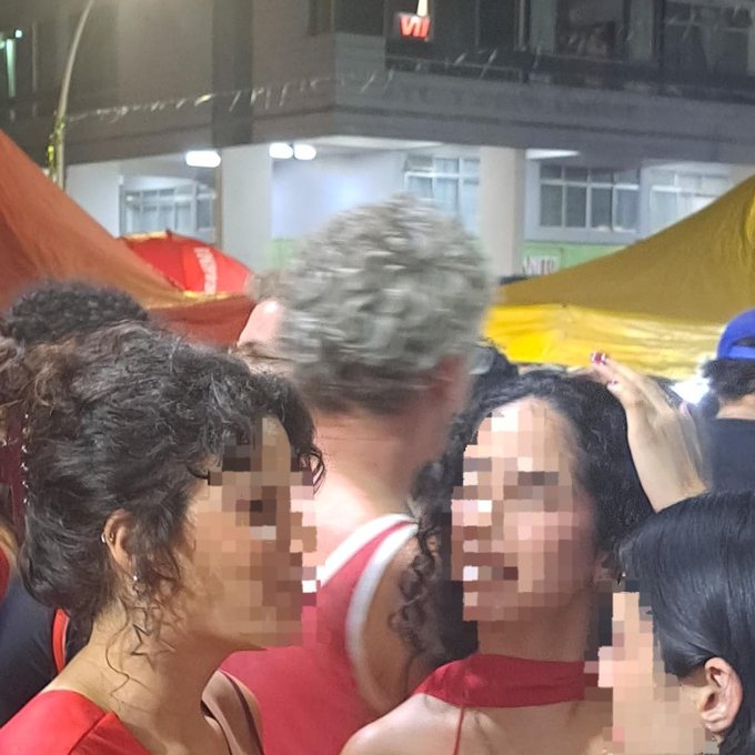 aiarmandmibacia's tweet photo. Daniel molloy aperta o 13 gostoso e é visto no encontro de esquerdistas do df #orgulhodanação https://t.co/bwPcjZWiuK