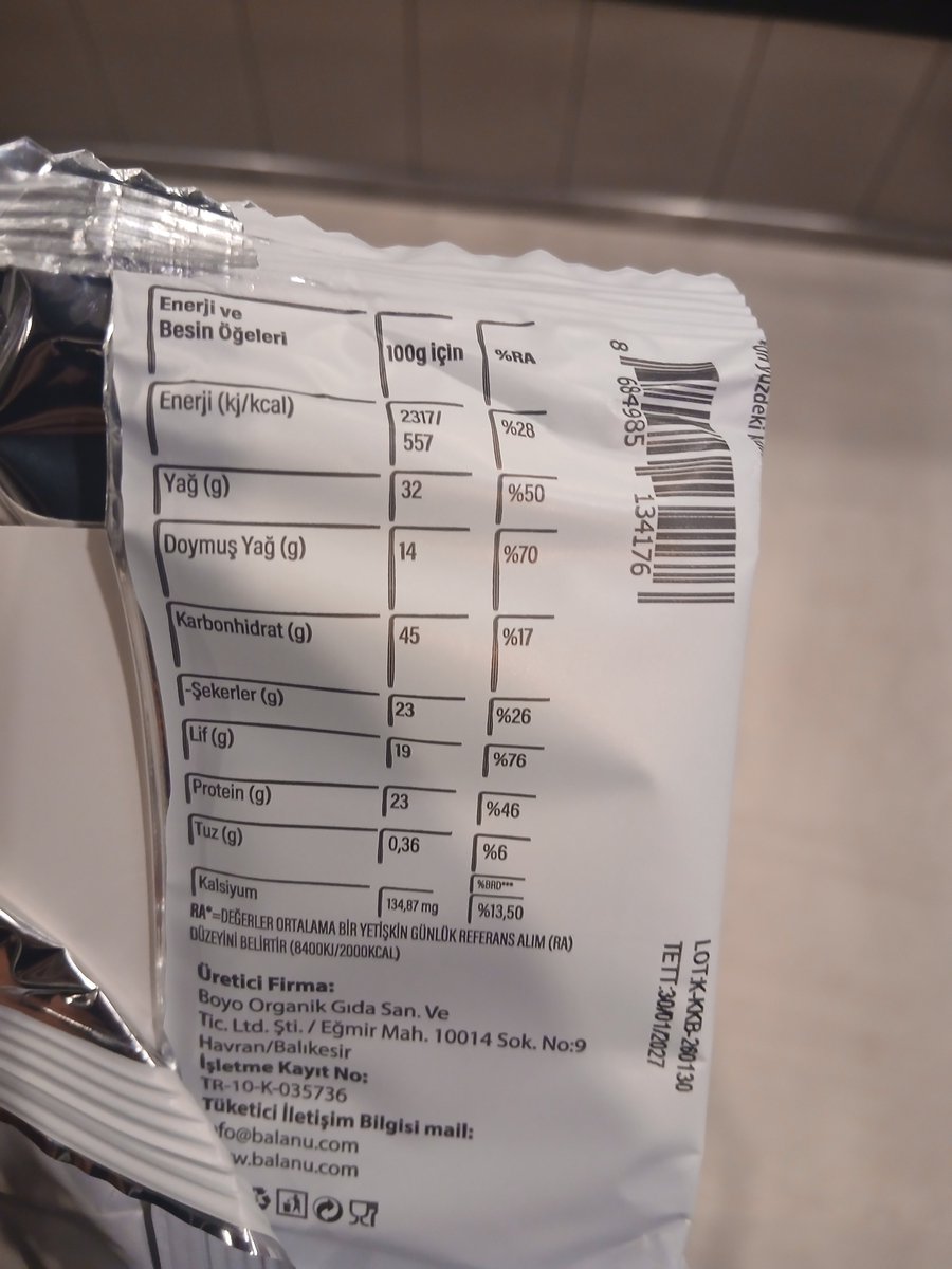 swainkarga's tweet photo. Şunu protein bar diye satarken utanmadınız mı aq  beyaz ekmek kemirsem daha kaliteli besin alırım. https://t.co/3FZgXBG77M