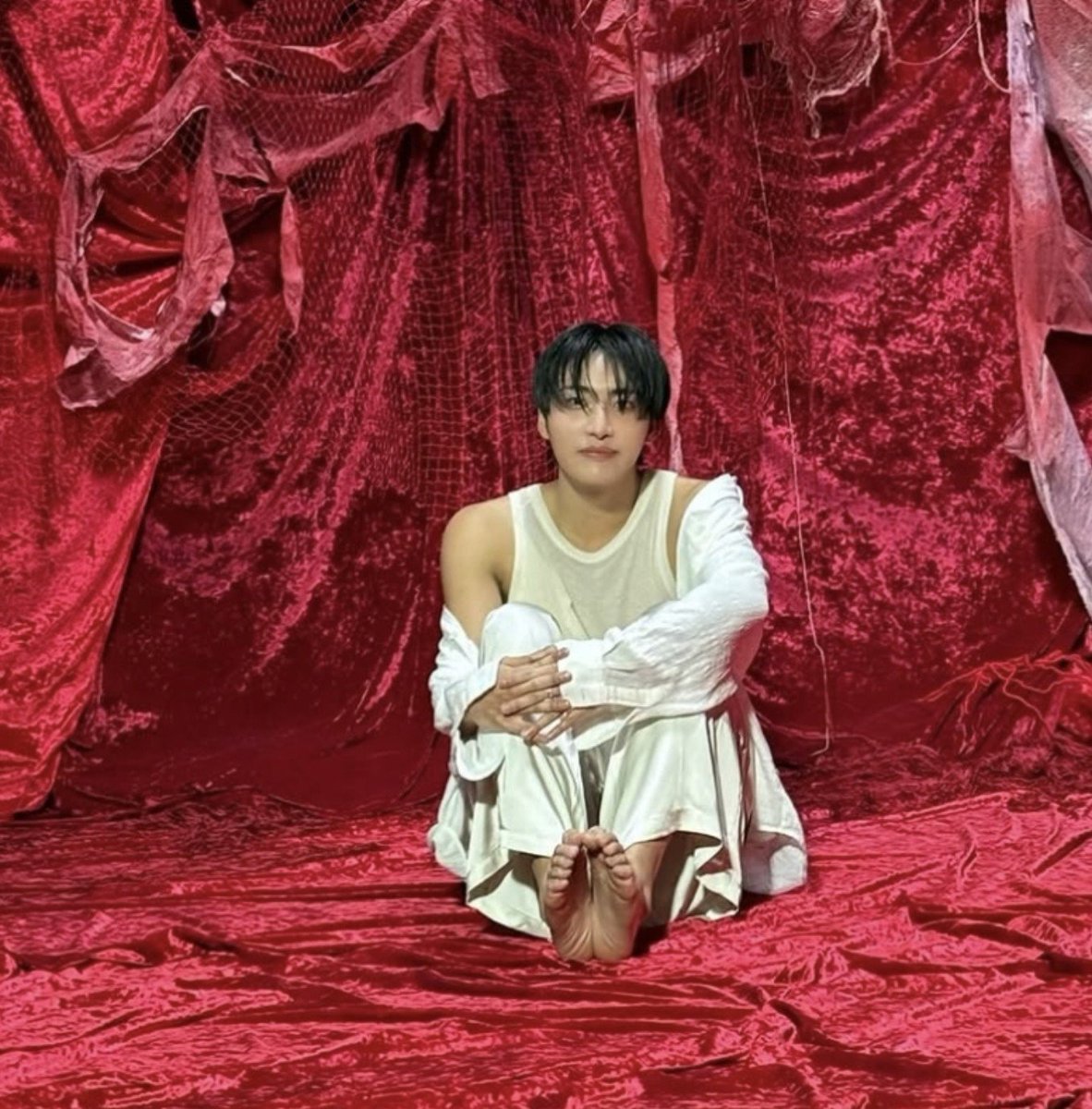 HwaHalaziaa's tweet photo. The category is: Seonghwa being 2 strawberries tall 🍓 https://t.co/RTZ9ybHobf