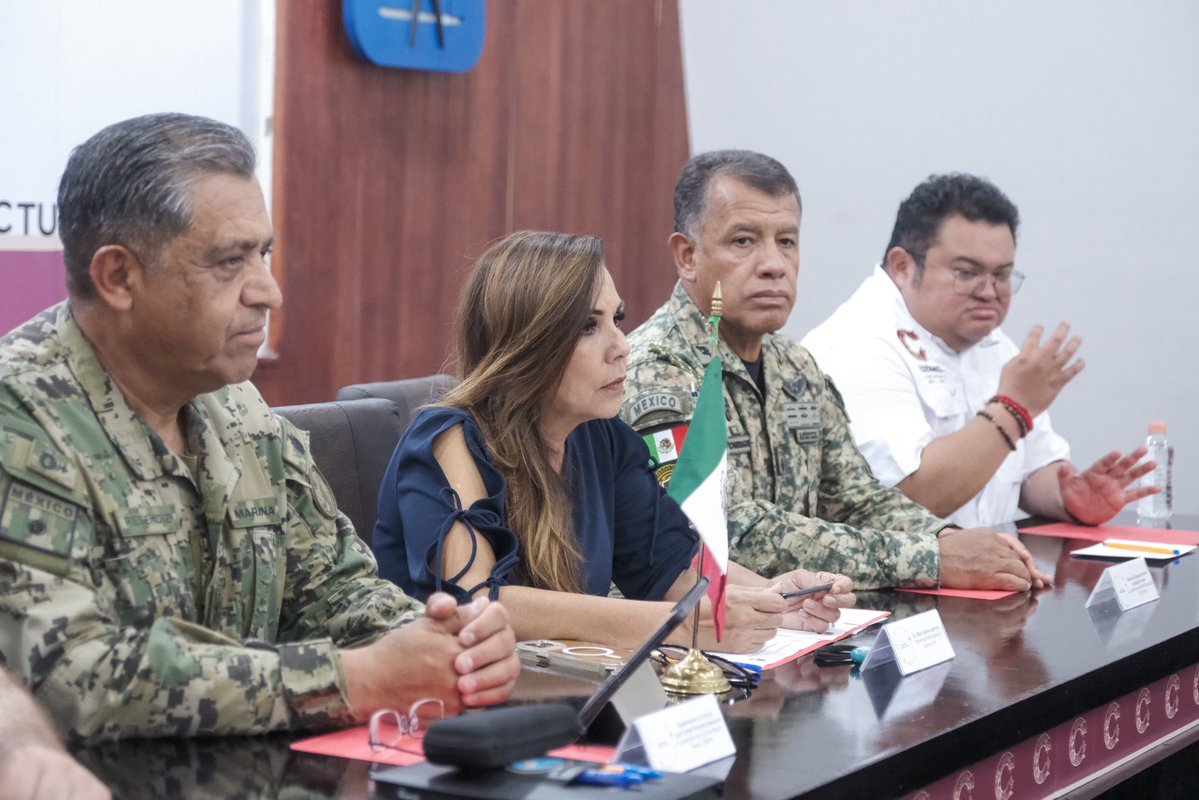 MaraLezama's tweet photo. Desde #Cozumel nos reunimos con las y los integrantes de la Mesa de Coordinación Estatal para Construcción de Paz y Seguridad, para revisar los avances, resultados y acciones para seguir fortaleciendo la seguridad, con coordinación entre los tres órdenes de gobierno y poniendo siempre en el centro el bienestar de nuestra gente.
