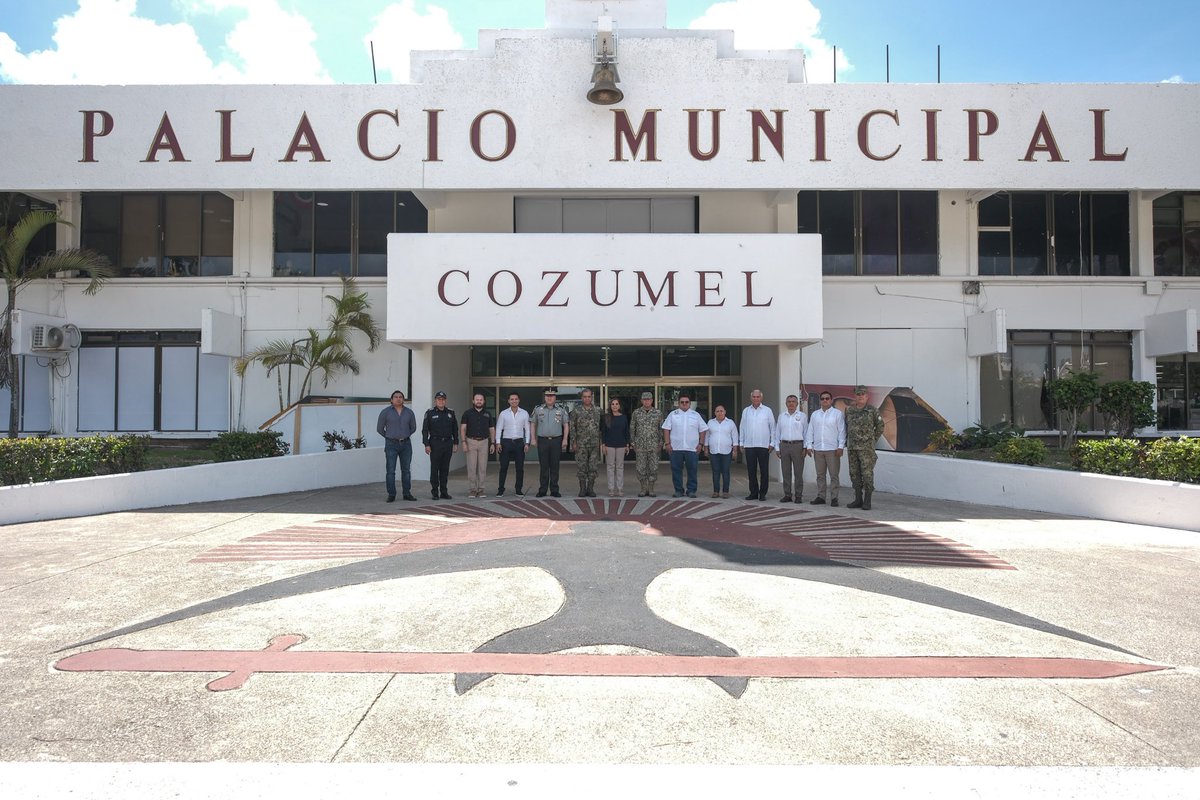 MaraLezama's tweet photo. Desde #Cozumel nos reunimos con las y los integrantes de la Mesa de Coordinación Estatal para Construcción de Paz y Seguridad, para revisar los avances, resultados y acciones para seguir fortaleciendo la seguridad, con coordinación entre los tres órdenes de gobierno y poniendo siempre en el centro el bienestar de nuestra gente.