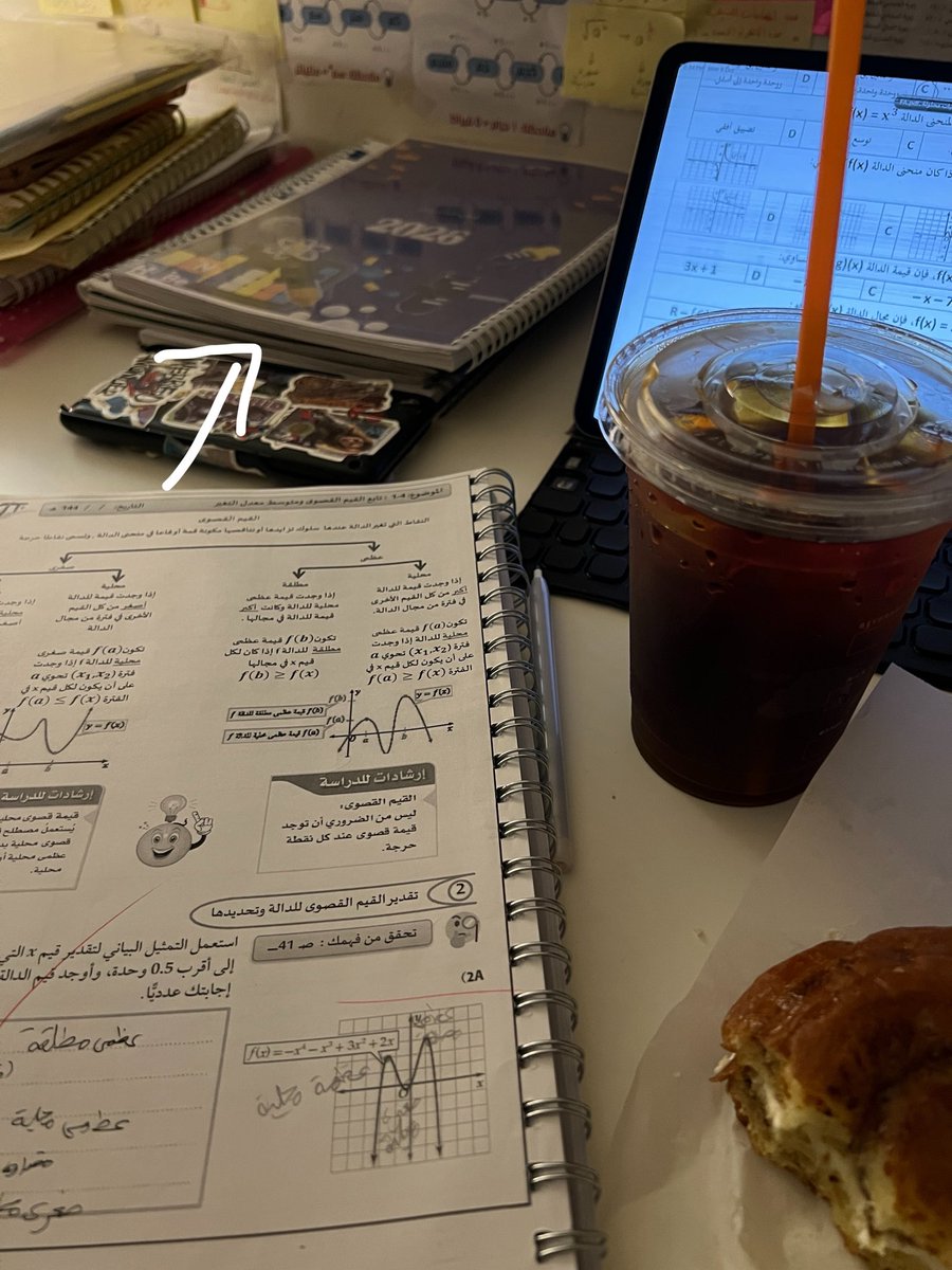 iloove5318008's tweet photo. مذاكرتي ل اختبار الرياضيات لان عندي منهج كيمياء متراكم لين بكرة https://t.co/2Tyj1Nc3Cu
