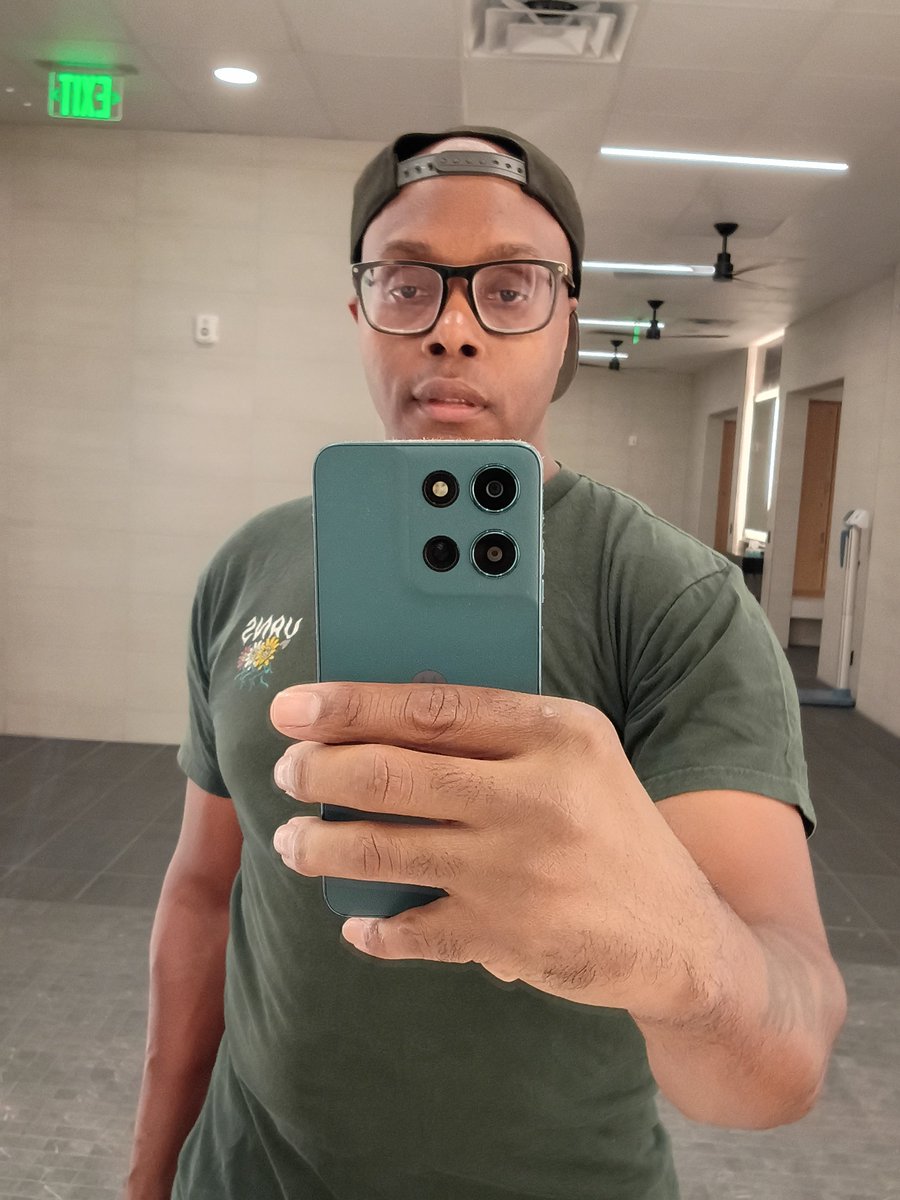 FirstRightezg3's tweet photo. Went to the gym today would have took another picture,then I was like naaahhh, however again look into my eyes ,and tell me if it look like my brain been scattered,quit manipulating metaphors in music,everyone I exposed know my brain not scattered https://t.co/8iVNBJn8kL