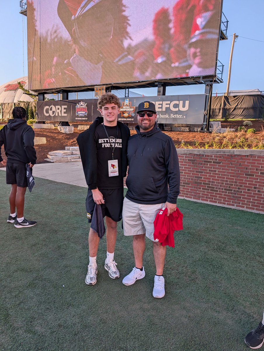 Koltdavis5's tweet photo. Thanks for the invite to the @RedbirdFB game day @Coach_Key1. Had a great experience on campus. @CoachTurnerISU @BETTfootball @RipCity7on7 @PrepRedzoneIA @AllenTrieu @CharlesPower @adamgorney @TomLoy247 https://t.co/YIXUm7DdP9