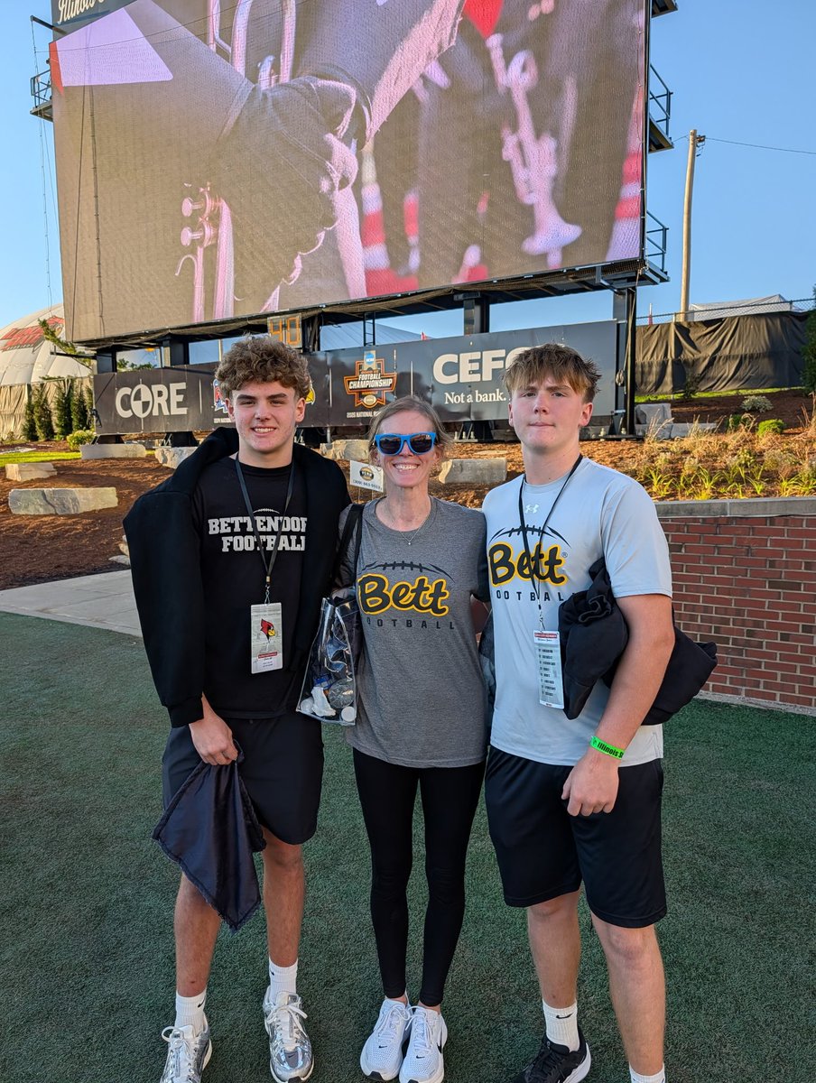 Koltdavis5's tweet photo. Thanks for the invite to the @RedbirdFB game day @Coach_Key1. Had a great experience on campus. @CoachTurnerISU @BETTfootball @RipCity7on7 @PrepRedzoneIA @AllenTrieu @CharlesPower @adamgorney @TomLoy247 https://t.co/YIXUm7DdP9