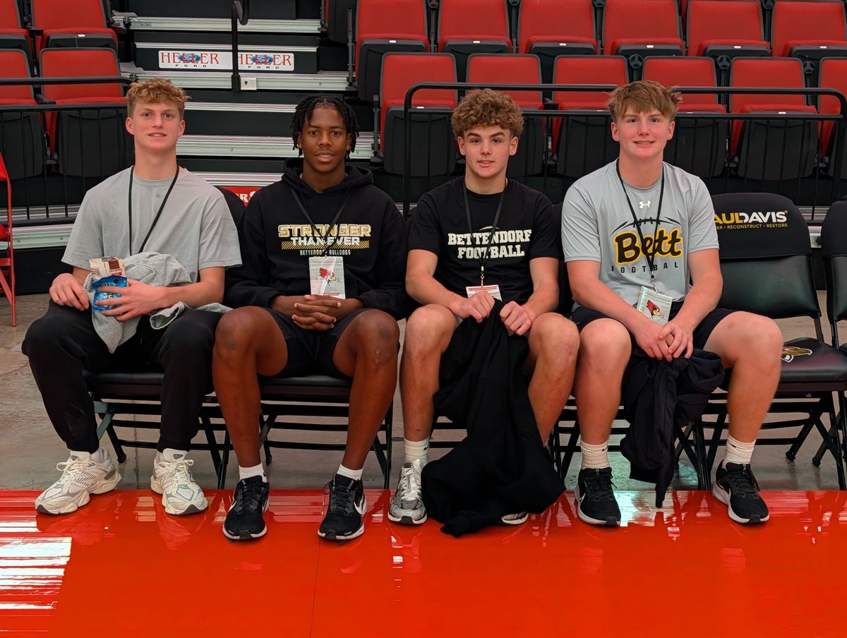 Koltdavis5's tweet photo. Thanks for the invite to the @RedbirdFB game day @Coach_Key1. Had a great experience on campus. @CoachTurnerISU @BETTfootball @RipCity7on7 @PrepRedzoneIA @AllenTrieu @CharlesPower @adamgorney @TomLoy247 https://t.co/YIXUm7DdP9