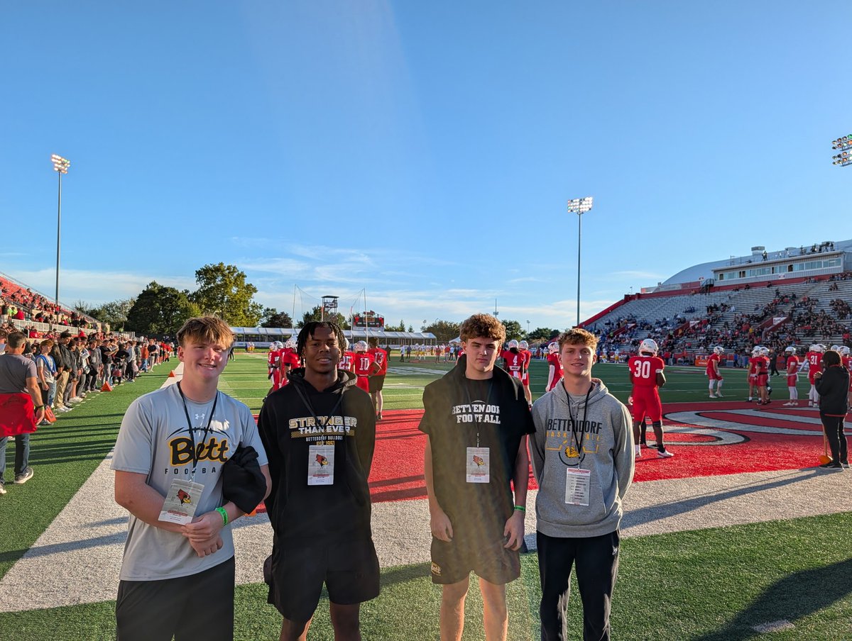 Koltdavis5's tweet photo. Thanks for the invite to the @RedbirdFB game day @Coach_Key1. Had a great experience on campus. @CoachTurnerISU @BETTfootball @RipCity7on7 @PrepRedzoneIA @AllenTrieu @CharlesPower @adamgorney @TomLoy247 https://t.co/YIXUm7DdP9