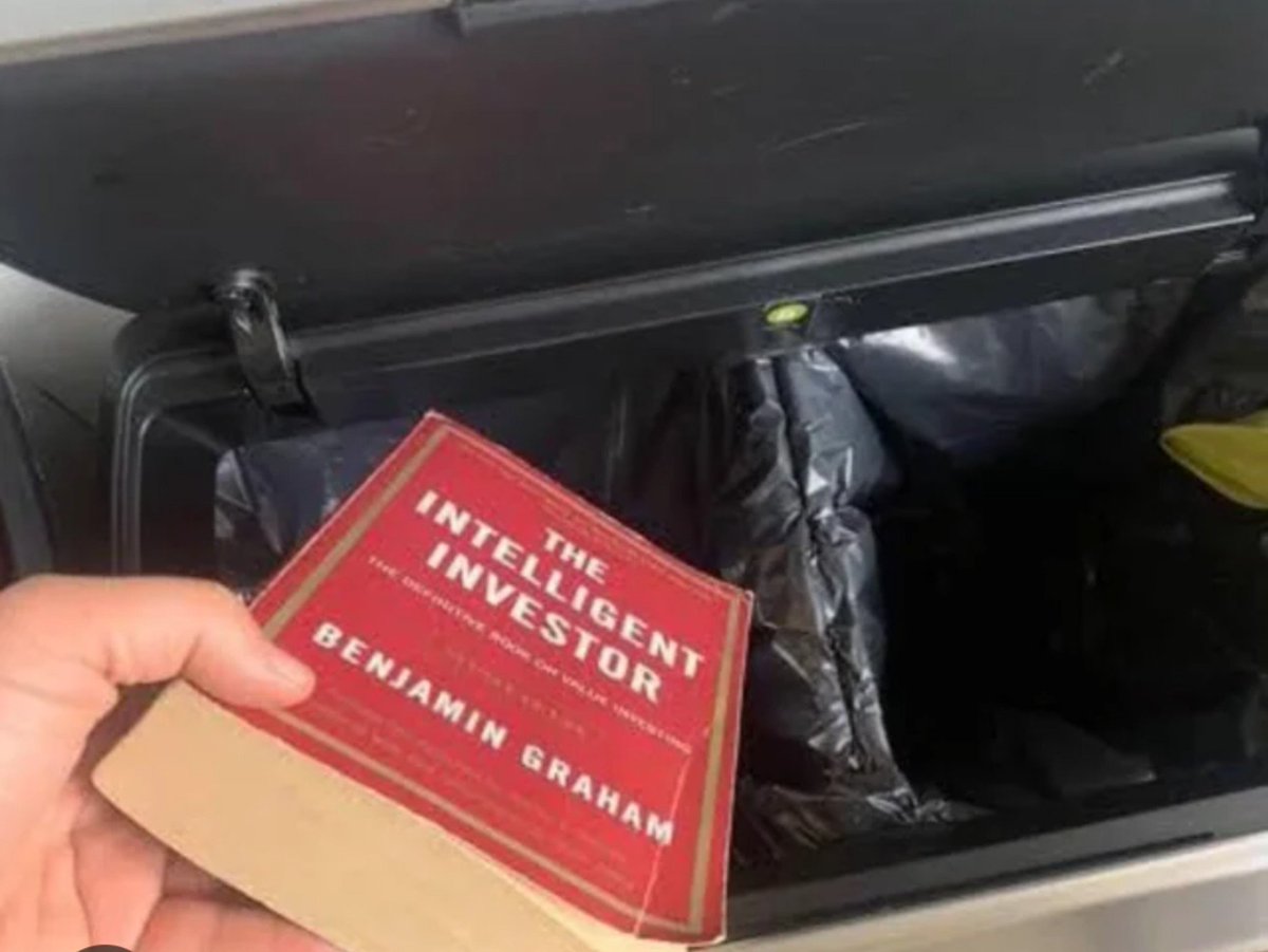 Noodle__Bob's tweet photo. The last few years have clearly been the era of the unintelligent investor.

The day your midcurving friends become true believers in the unintelligent investor strategy is the day you should probably sell everything. https://t.co/ZAtGffYCRs