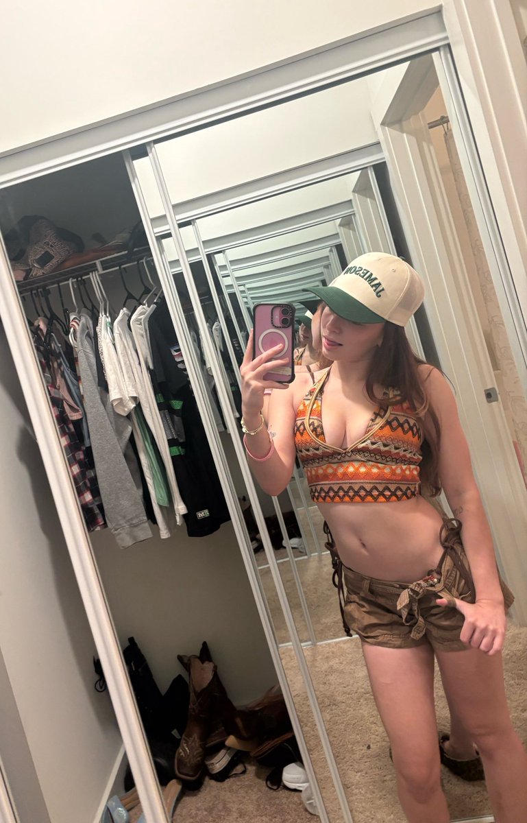 blairxowrenn's tweet photo. You asked for the full thing… so I’m giving it to you 😈 Full video is dropping for my subscribers. You’re not gonna want to miss this one. Link in the comments. https://t.co/r6fxgyWdBu