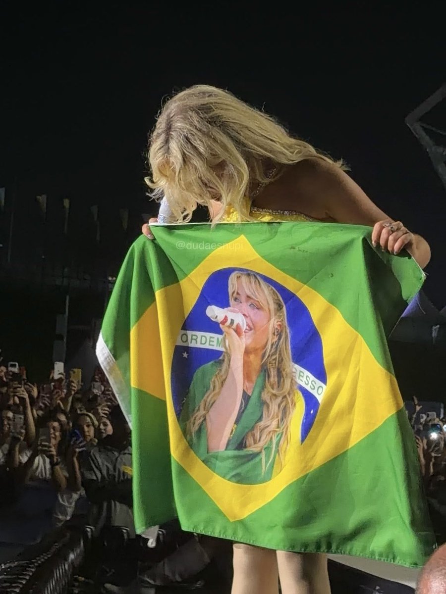 scarpenterbr's tweet photo. Hey @SabrinaAnnLynn @TeamSabrina & Carpenters around the world, 

Brazil has entered a decisive presidential election runoff between current president Lula and far-right senator Flavio Bolsonaro, the eldest son of former president Jair Bolsonaro.

Flavio represents the political faction that downplayed the pandemic, led the January 8 attacks on democratic institutions, and openly glorifies torturers from Brazil's 1964 military dictatorship. Closely aligned with Trump and far-right interests in the USA, his movement raises severe concerns regarding foreign interference and the erosion of Brazilian sovereignty.

Their agenda poses an immediate threat to our democracy, cultural sector, and fundamental human rights. They have a proven track record of dismantling the Ministry of Culture, cutting arts funding, and backing allies who are actively campaigning to abolish crucial laws protecting women against domestic violence and femicide.

The first round was decided by an extremely narrow margin with over thirty million abstentions. We urgently need your voice to help us reach more people, mobilize these missing voters, and overcome this difference to protect our future.