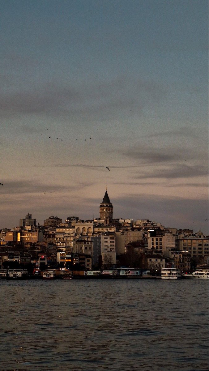 Adenizm_'s tweet photo. “Ne de olsa,sonunda insan İstanbul’da bir yürüyüşe çıkabilir.” https://t.co/a1rrAtJE49