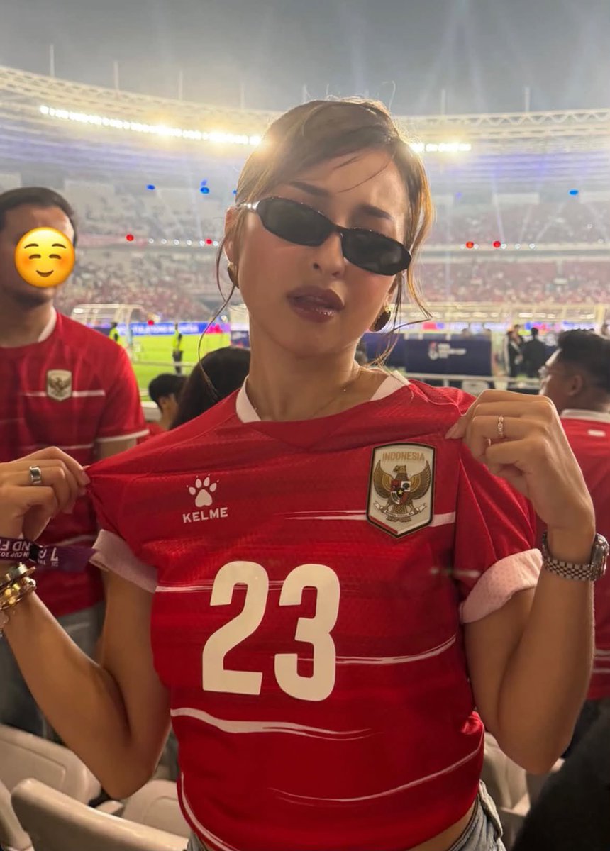 HELLORENATAAA's tweet photo. JEN REM DIKIT BISA GAK SIH🤣🤣🤣
NTAR LU MAKIN DISERANG WARGA SONO LAGI😂
MENYALA JENNIFER HUBNER,, PETANTANG PETENTENG BANGETT SIH SAMA GAYA CENTILNYA😍😎￼ https://t.co/WA1E8TiEvB