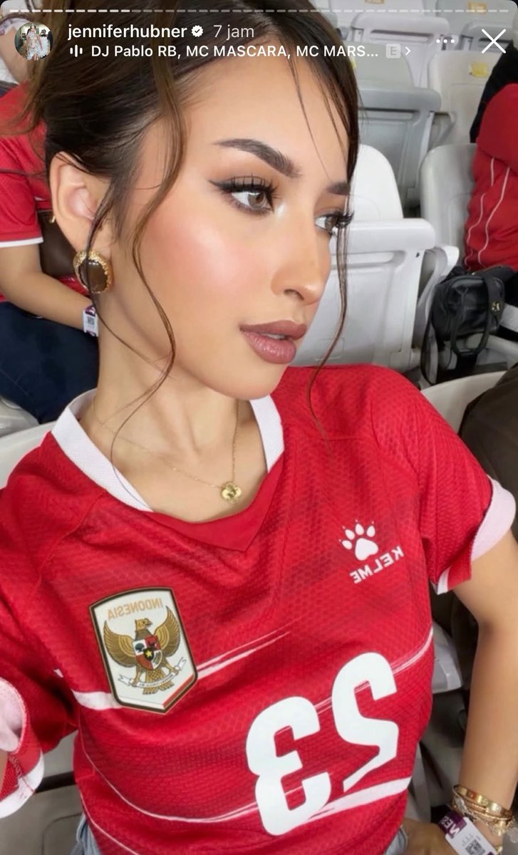 HELLORENATAAA's tweet photo. JEN REM DIKIT BISA GAK SIH🤣🤣🤣
NTAR LU MAKIN DISERANG WARGA SONO LAGI😂
MENYALA JENNIFER HUBNER,, PETANTANG PETENTENG BANGETT SIH SAMA GAYA CENTILNYA😍😎￼ https://t.co/WA1E8TiEvB