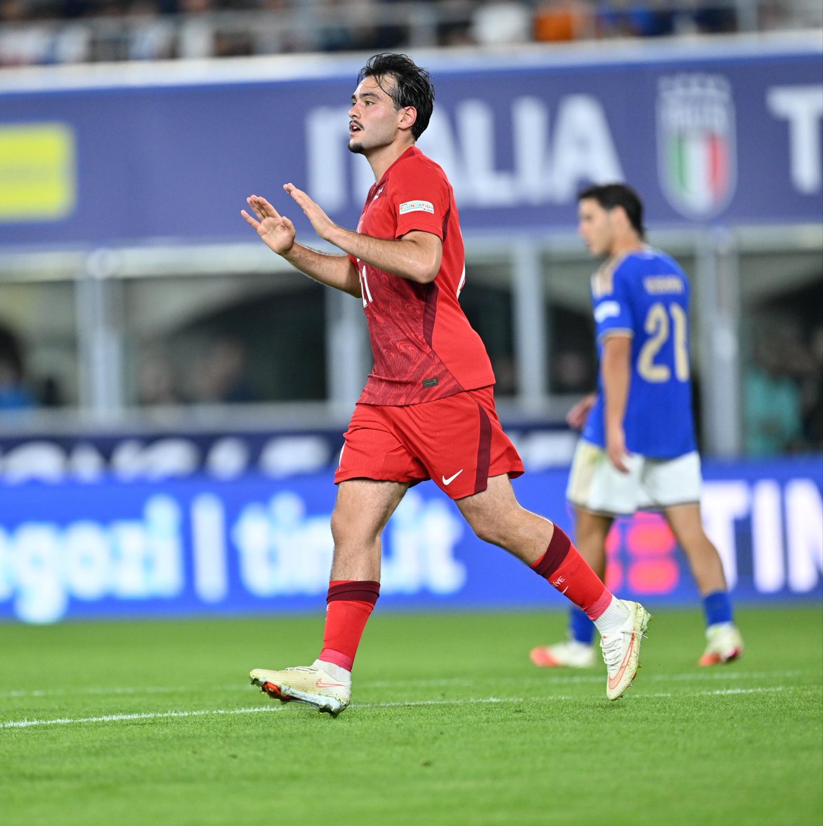 MilliTakimlar's tweet photo. A Millî Takım formasıyla ilk gol  👉 Aral Şimşir 

📍 Bologna

#BizimÇocuklar🇹🇷 | #NationsLeague | #UNL | #ITATUR https://t.co/gTNhrvnEuW