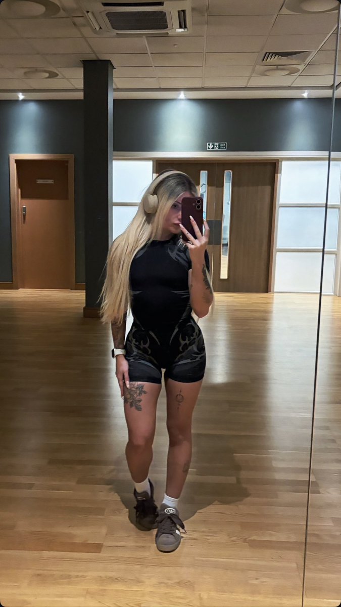 LouiseNoMercy's tweet photo. When you’re a fit af gym brat it is quite literally the easiest thing to get free money from men LMAO https://t.co/9wvvWew4uB