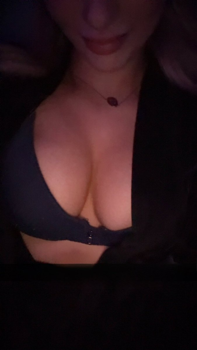 xalourax's tweet photo. Taking special requests(send dm) 
#sellingcontent
#buyingcontent𝗠𝗘𝗦𝗦𝗔𝗚𝗘 
#buyingcontent𝗠𝗘 
#OFcommunity 
#NSFW
#blonde
#SpecialPromotion 
#feet https://t.co/7QxWZRbhV7