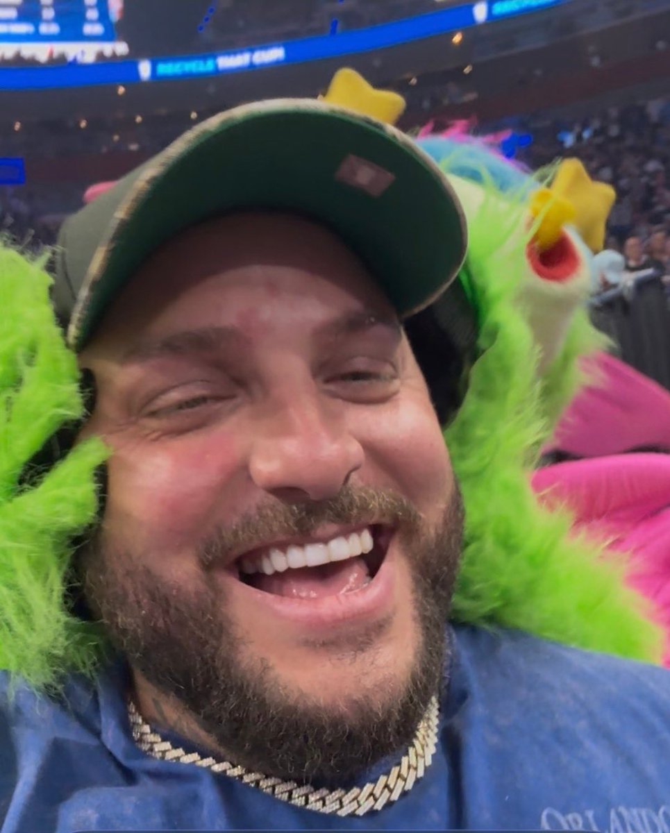 BookitHQ's tweet photo. Steak, when he reads this TERRIFIC news for his White Sox. https://t.co/KGfz8qd66Y