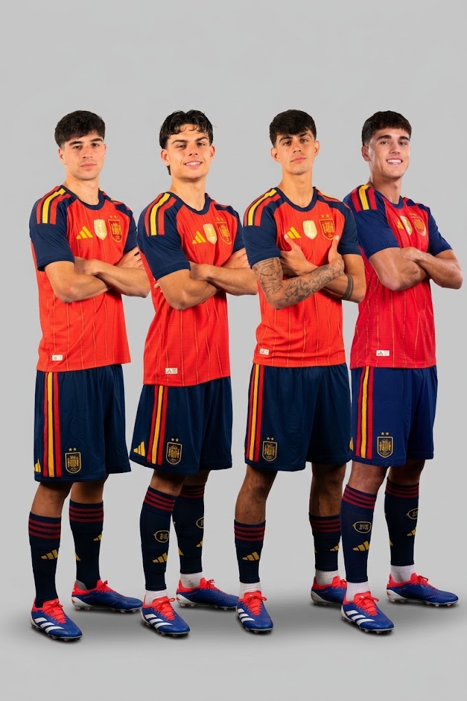 SEFutbol's tweet photo. Cuatro jugadores españoles optan al Golden Boy 2026.

Pau Cubarsí, Marc Bernal, Jon Martín y Xavi Espart están entre los 25 finalistas al prestigioso premio que reconoce al mejor jugador Sub-21 de Europa.

ℹ️ Más info:  https://t.co/wN6LHikcuH 

👏🏼  ¡¡ENHORABUENA!!

#VamosEspaña https://t.co/yhM8438yRQ