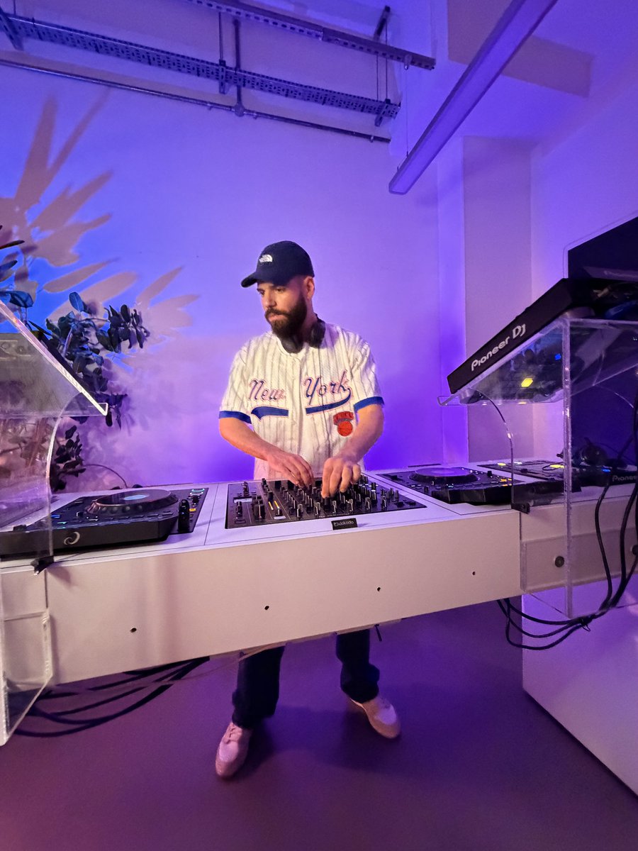 dj_gym's tweet photo. Join our one-to-one DJ course in Birmingham. Complete Beginner, Intermediate and Advanced course to graduate with @LSAcademy Pro DJ certification and DJ gig opportunities (18+) 

https://t.co/EqwhmqlNvc

#DJCourseBirmingham #DJCourse #Birmingham https://t.co/dfhvpQ2TCY
