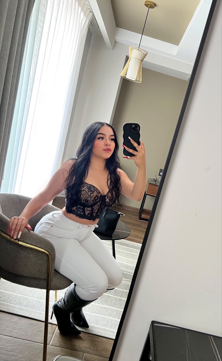 ClaraAndara_'s tweet photo. Lunes, pero con ganas de hacerlo interesante. 🖤
Díganme algo: ¿qué fue lo primero que pensaron al verme? 😏 https://t.co/JoZq7OdU4J