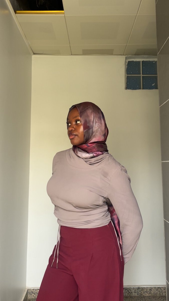 durolimm's tweet photo. Today’s work outfit!😝 https://t.co/ZfWAk0v00K