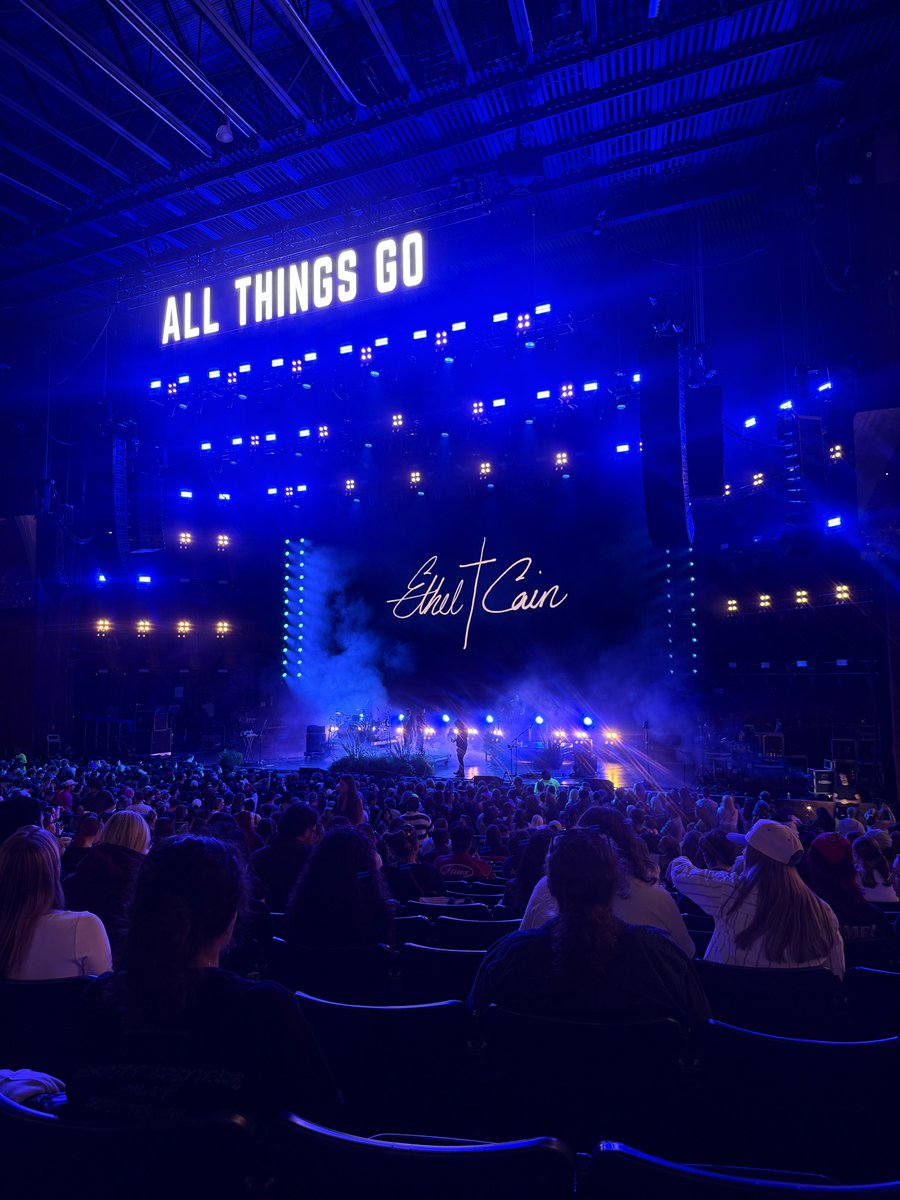 AMODERNWOM4N's tweet photo. @Silverst4in yes since late 2021/early 2022!! its so hard to choose but probably dust bowl or waco, texas. I was at her last performance in ATG DC :’) i sobbed lol

whats ur fav song? <3 https://t.co/oyvAnTQL5F