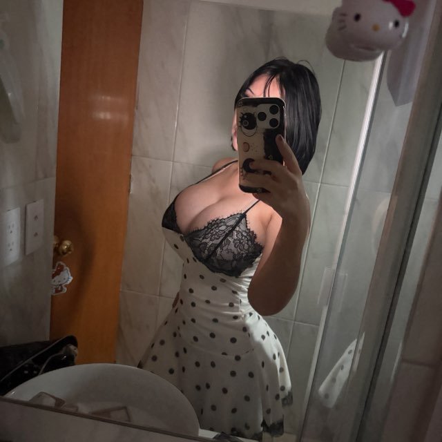 Melis1x06's tweet photo. Ya a nadien le gustan las chichonas? https://t.co/laB4aZMl1c