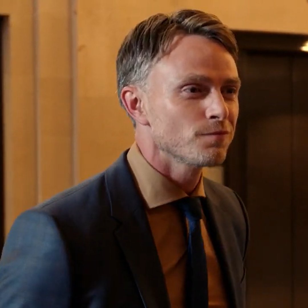 pilotkelsons's tweet photo. growing fond of mark callan he's so :3 https://t.co/x9yZKEkvFn