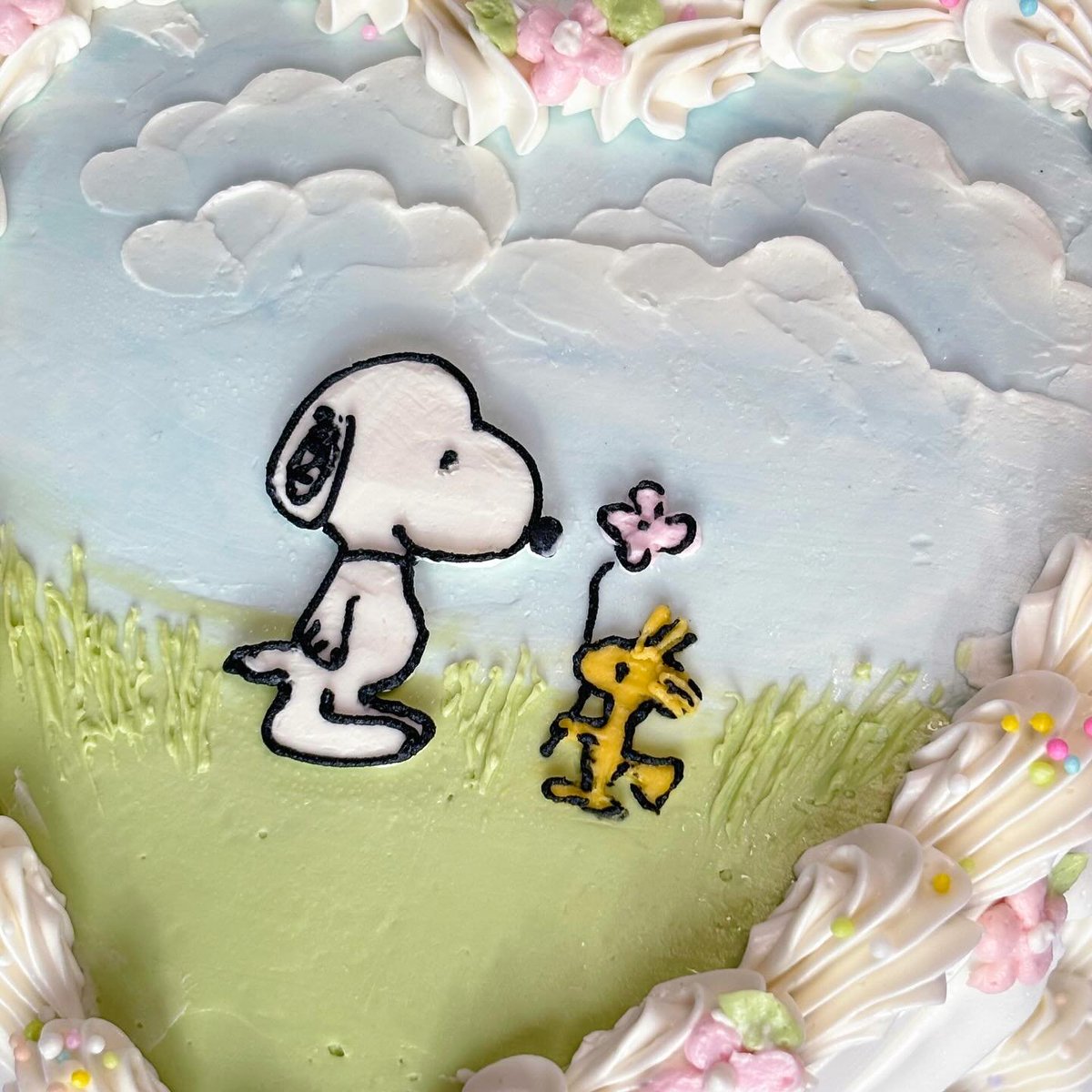 snoopy_world1's tweet photo. snoopy cake. https://t.co/gBWWkpmPHu