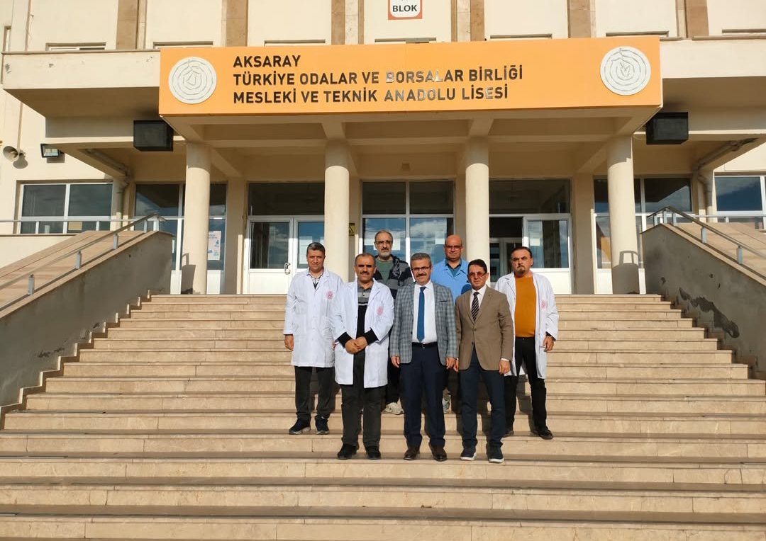 aksaraytobbmtal's tweet photo. İl Milli Eğitim Müdürümüz Sn.Yusuf Uzantı okulumuzu ziyaret etti.Öğretmenlerimizle kısa bir görüşmenin ardından sınıf ve atölyelerimizde öğrencilerle sohbet etti.İdarecilerimizden okul hakkında bilgi aldı.@tcmeb @tcmeb_mtegm @Aksaray_MEM @YUSUFUZANTI https://t.co/mQjSMzWcco