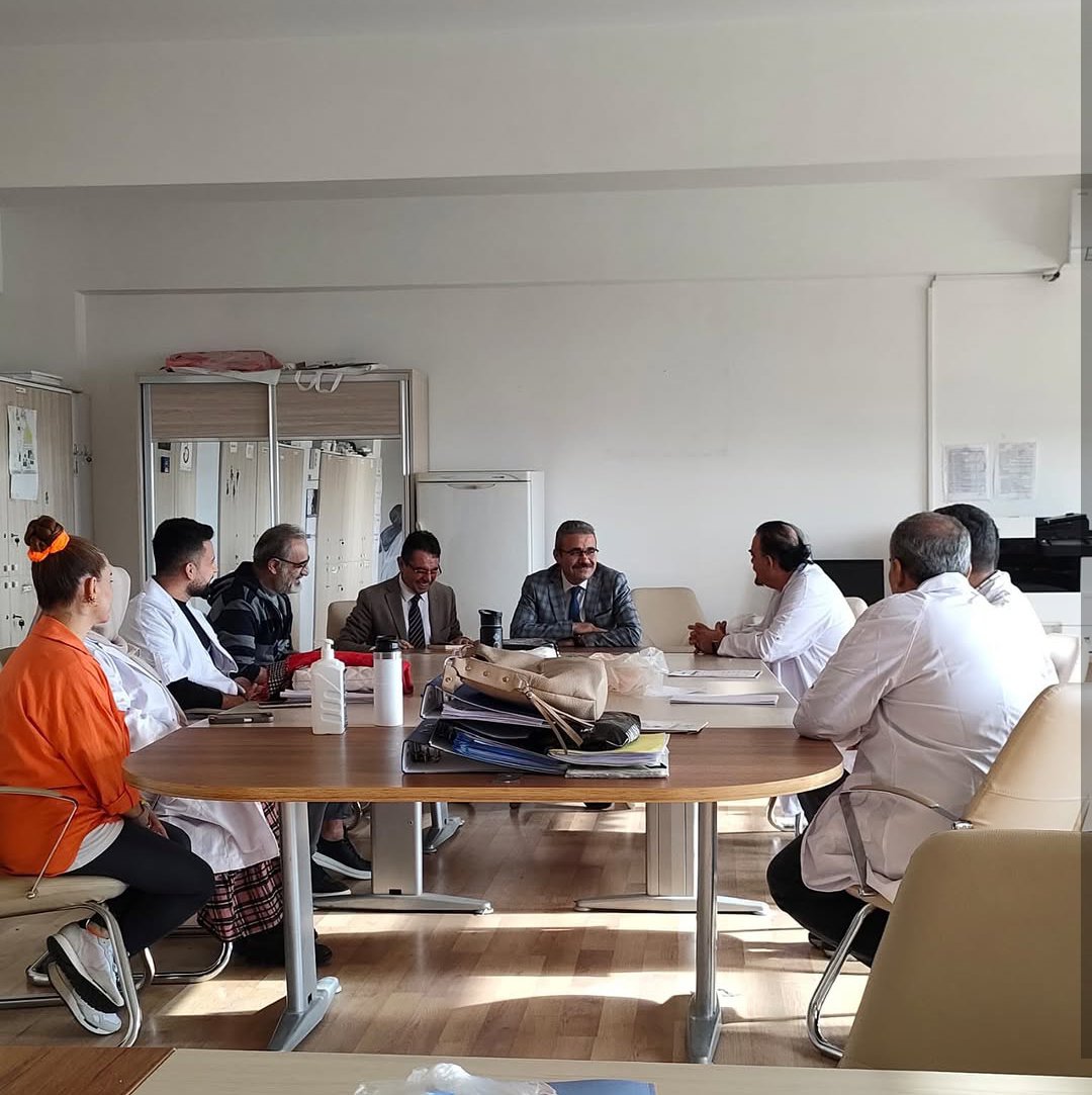 aksaraytobbmtal's tweet photo. İl Milli Eğitim Müdürümüz Sn.Yusuf Uzantı okulumuzu ziyaret etti.Öğretmenlerimizle kısa bir görüşmenin ardından sınıf ve atölyelerimizde öğrencilerle sohbet etti.İdarecilerimizden okul hakkında bilgi aldı.@tcmeb @tcmeb_mtegm @Aksaray_MEM @YUSUFUZANTI https://t.co/mQjSMzWcco