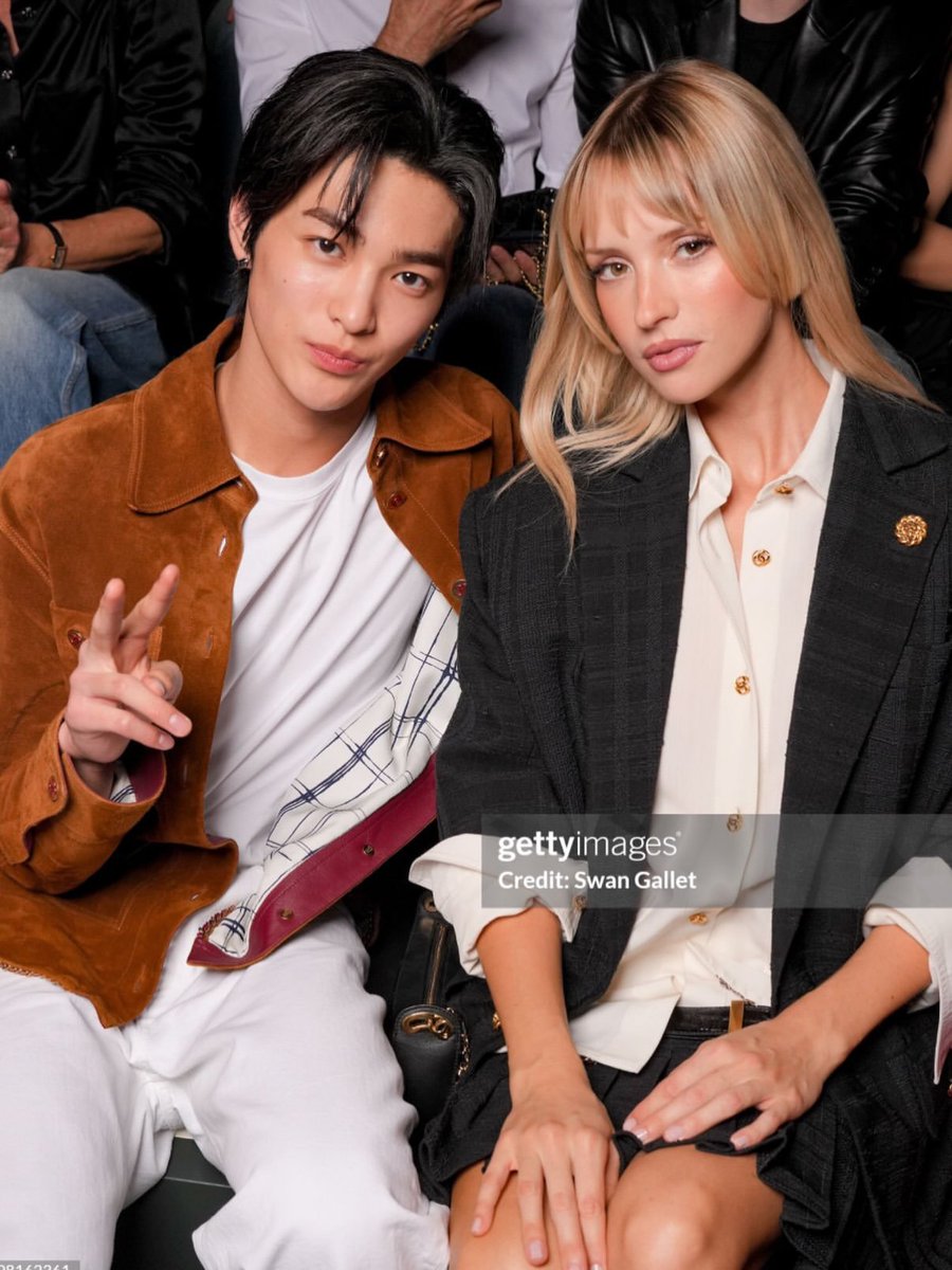 zhaoyufancokr's tweet photo. #KEONHO with Belgian singer-songwriter Angèle! https://t.co/bEp8UocMn6
